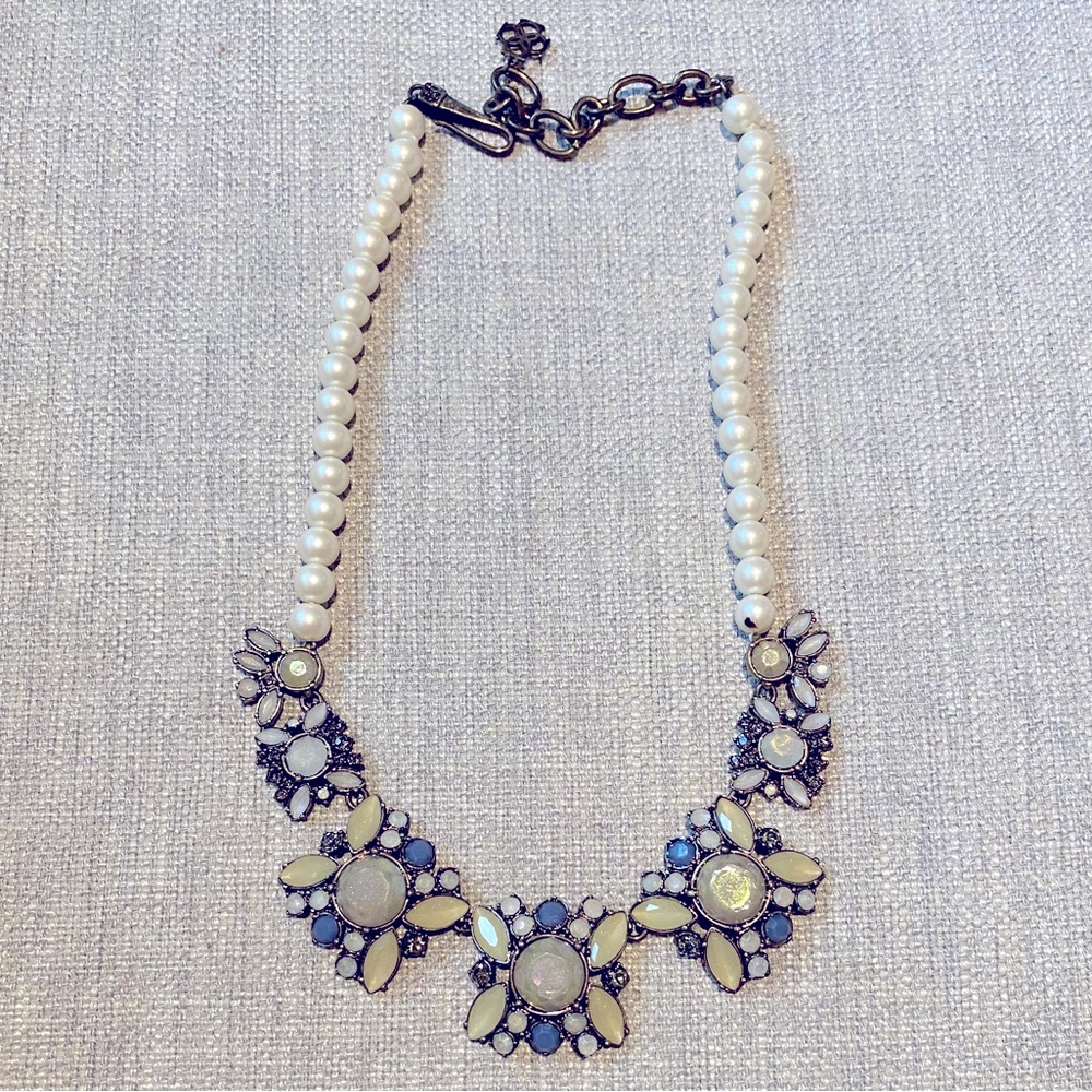 Chunky pearl necklace